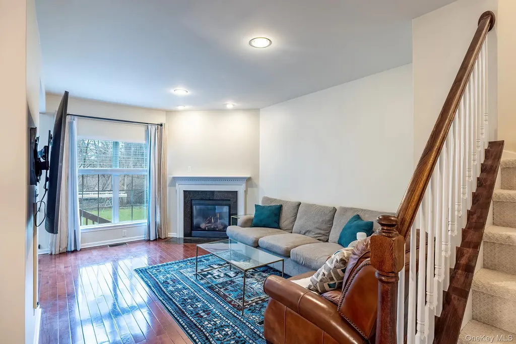 811 Huntington Drive Fishkill NY 12524