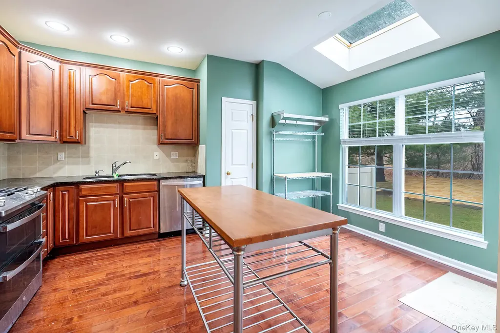 811 Huntington Drive Fishkill NY 12524