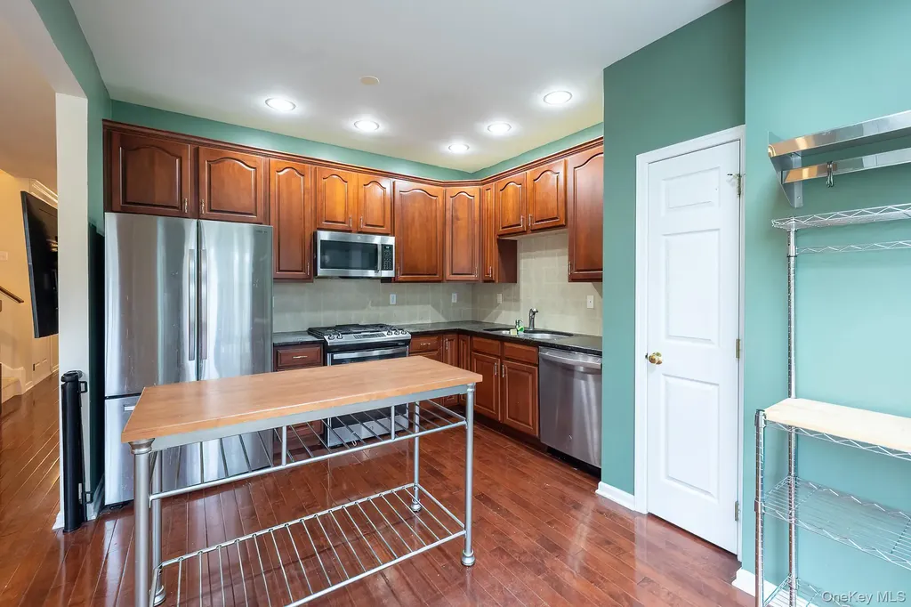 811 Huntington Drive Fishkill NY 12524