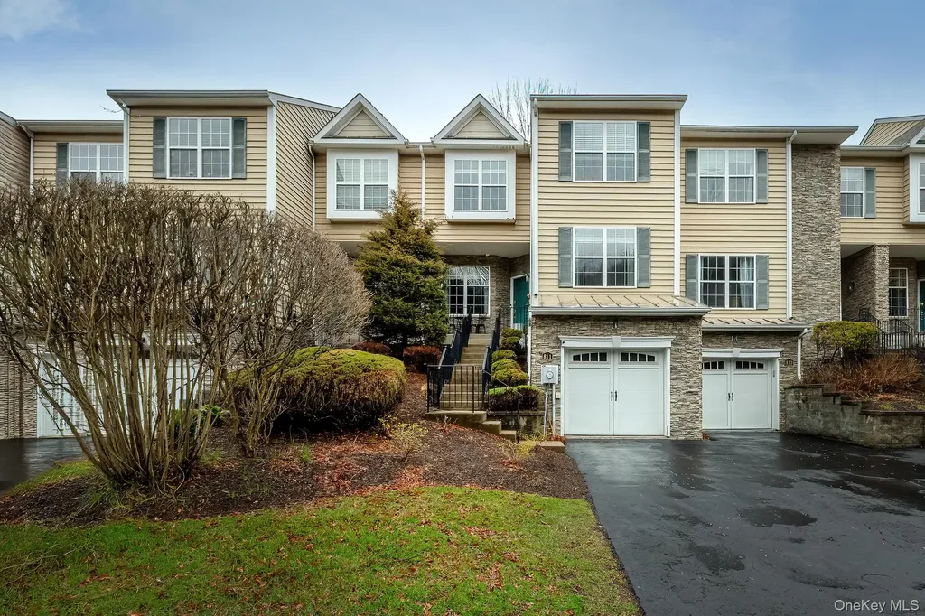 811 Huntington Drive Fishkill NY 12524