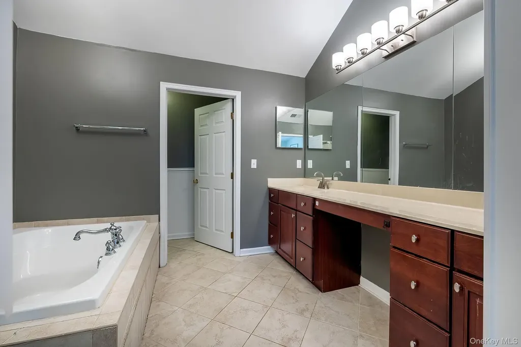 811 Huntington Drive Fishkill NY 12524