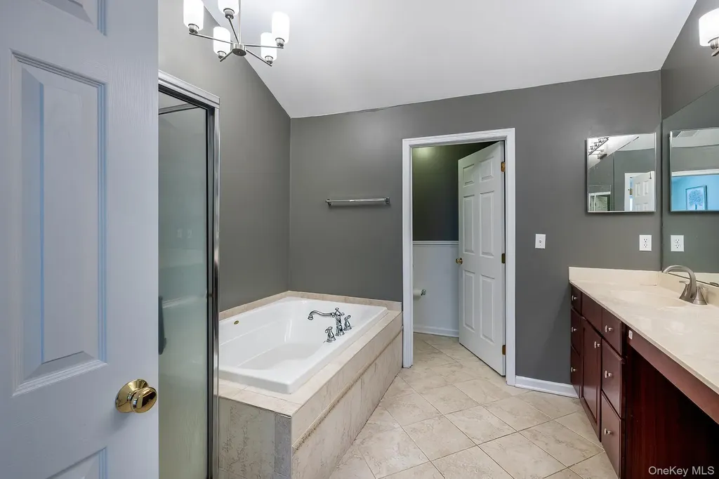 811 Huntington Drive Fishkill NY 12524