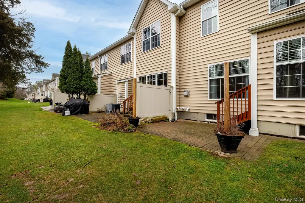 811 Huntington Drive Fishkill NY 12524