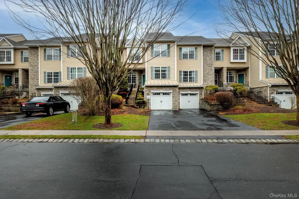 811 Huntington Drive Fishkill NY 12524