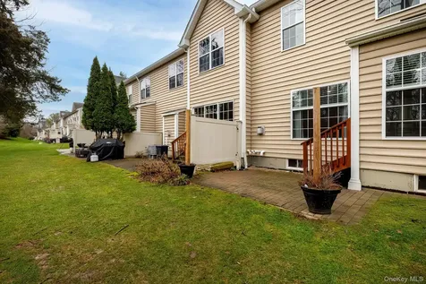 811 Huntington Drive Fishkill NY 12524