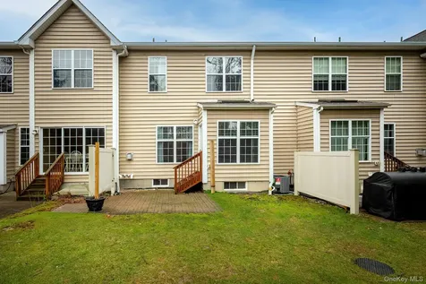 811 Huntington Drive Fishkill NY 12524