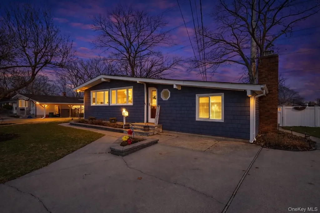 8 Duane Drive Ronkonkoma NY 11779