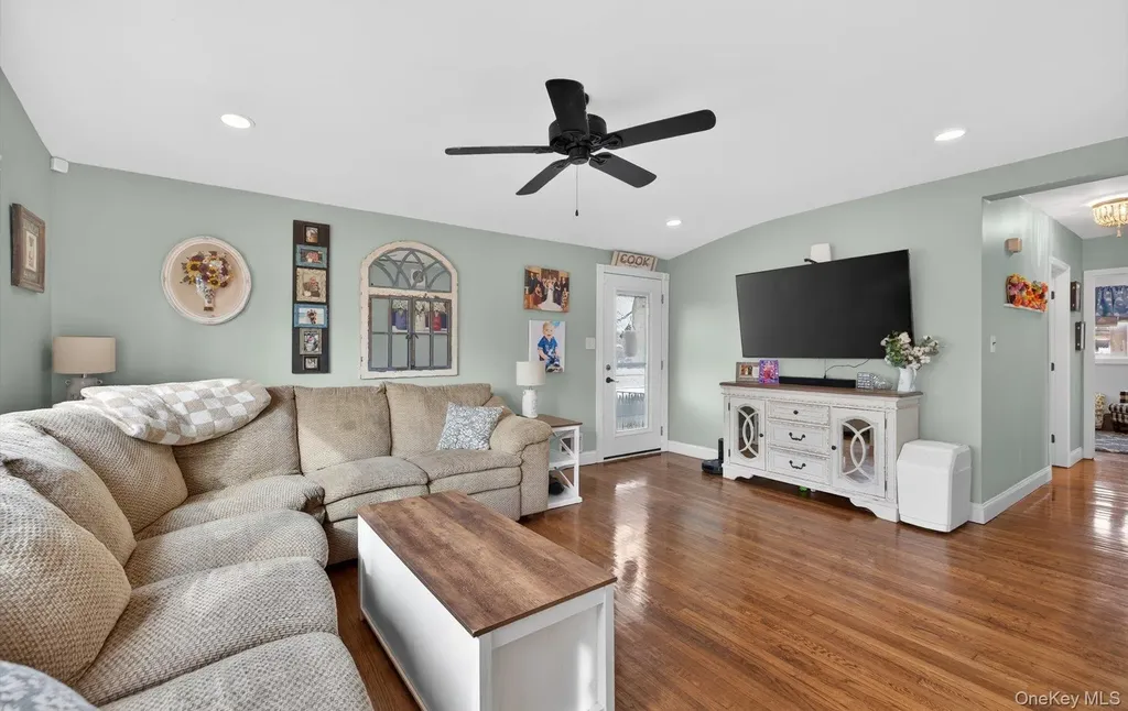 8 Duane Drive Ronkonkoma NY 11779