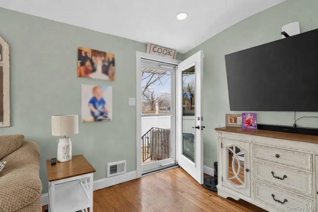 8 Duane Drive Ronkonkoma NY 11779