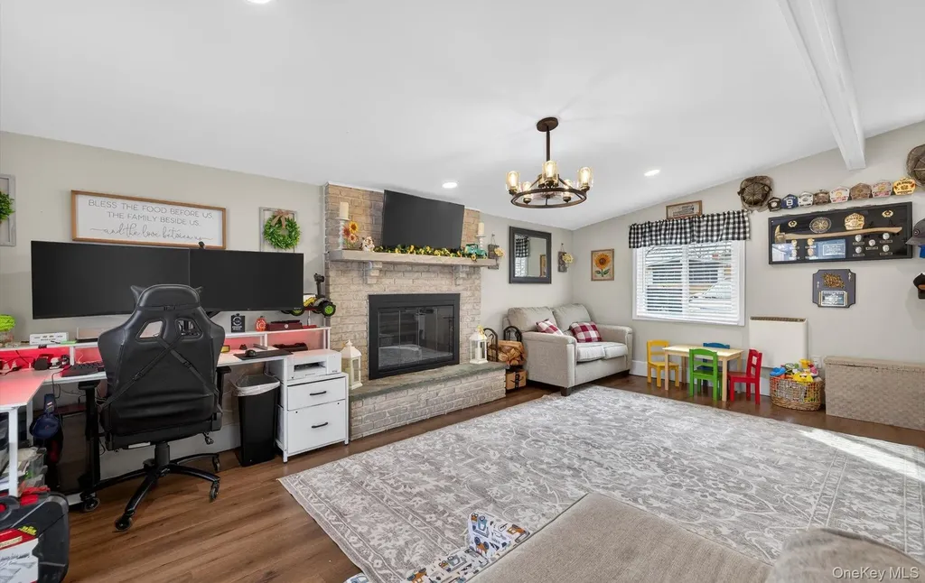 8 Duane Drive Ronkonkoma NY 11779