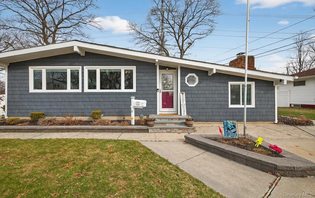 8 Duane Drive Ronkonkoma NY 11779