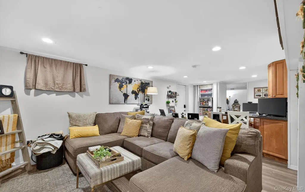 8 Duane Drive Ronkonkoma NY 11779