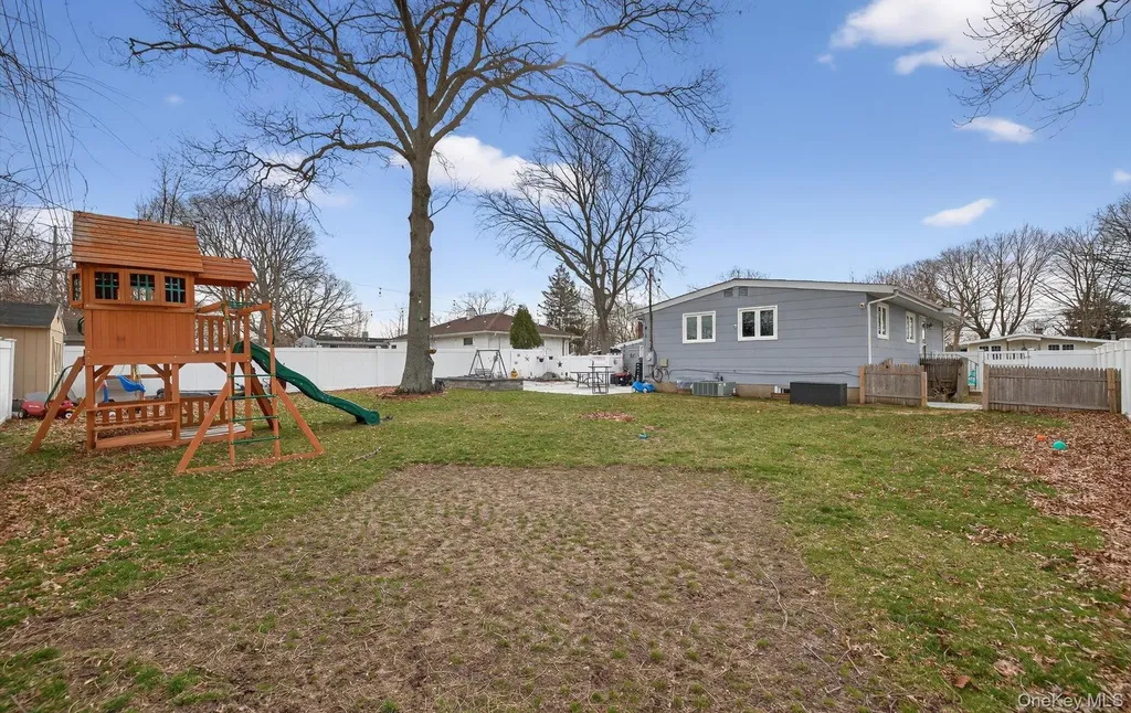 8 Duane Drive Ronkonkoma NY 11779