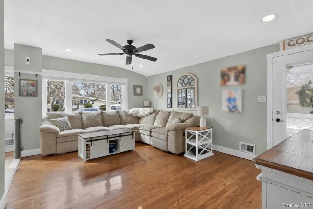 8 Duane Drive Ronkonkoma NY 11779