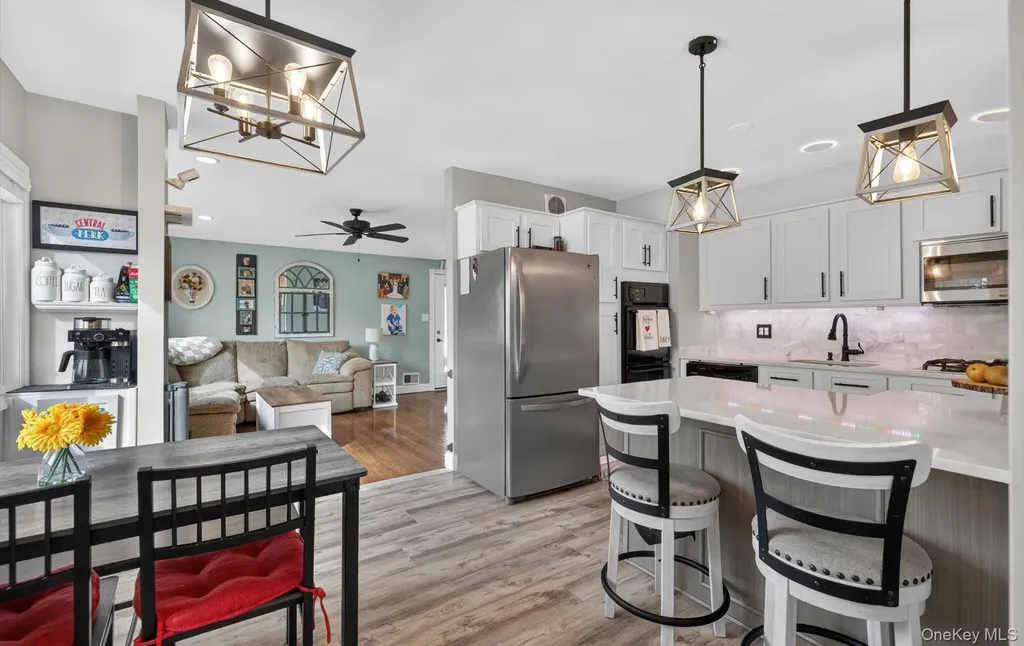 8 Duane Drive Ronkonkoma NY 11779