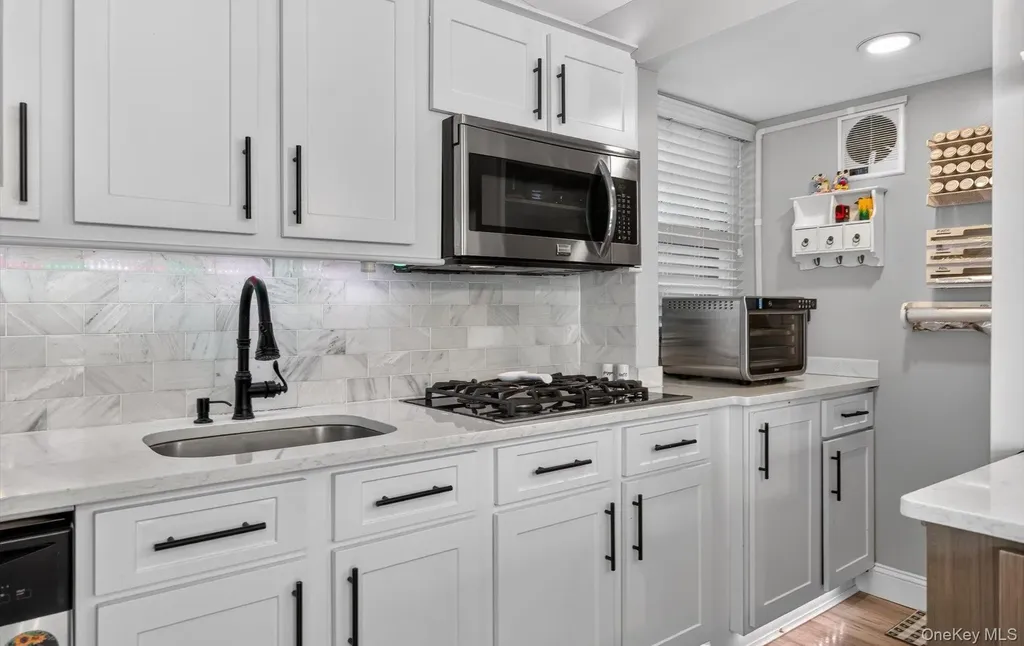 8 Duane Drive Ronkonkoma NY 11779