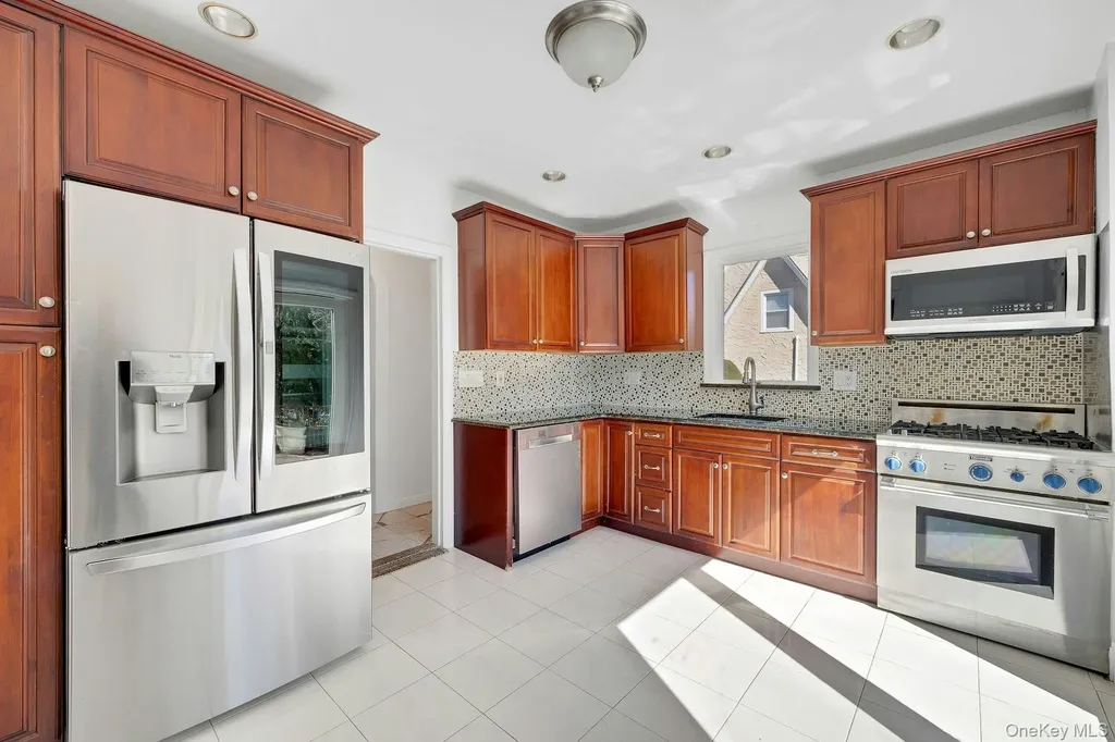 156 Park Drive Eastchester NY 10709