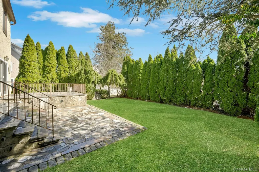 156 Park Drive Eastchester NY 10709