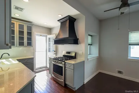 16 Clark Place Mahopac NY 10541