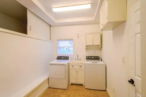 16 Clark Place Mahopac NY 10541