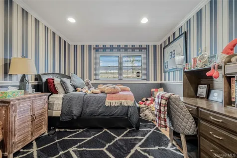 18 Woodland Road Roslyn NY 11576