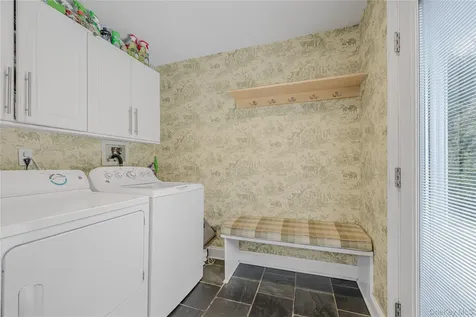 18 Woodland Road Roslyn NY 11576
