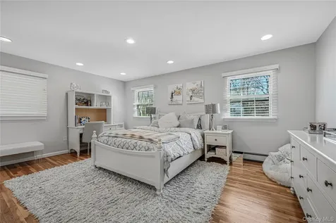 18 Woodland Road Roslyn NY 11576