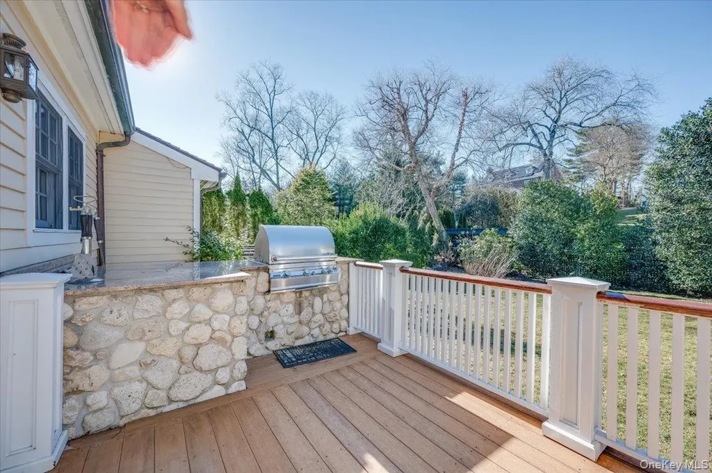 76 Shore Drive Larchmont NY 10538