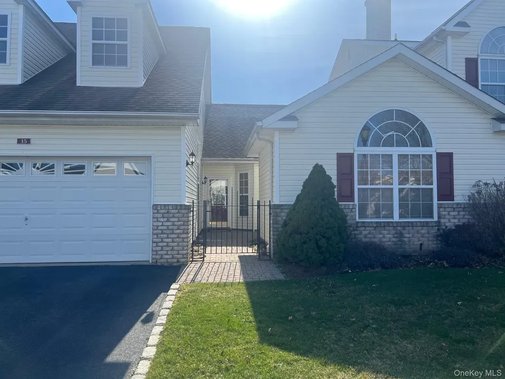 15 Constantine Way Mount Sinai NY 11766