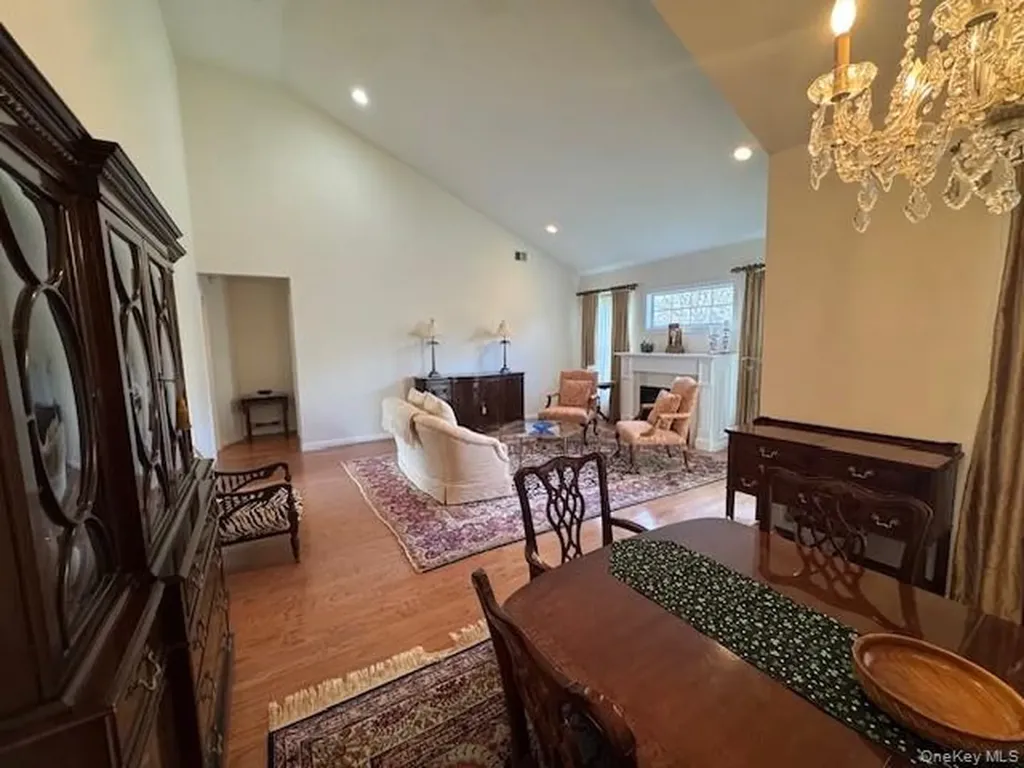 15 Constantine Way Mount Sinai NY 11766