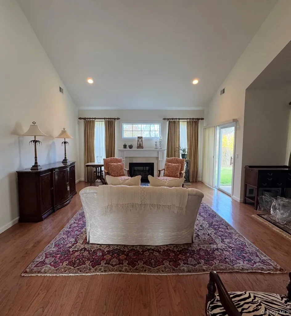 15 Constantine Way Mount Sinai NY 11766