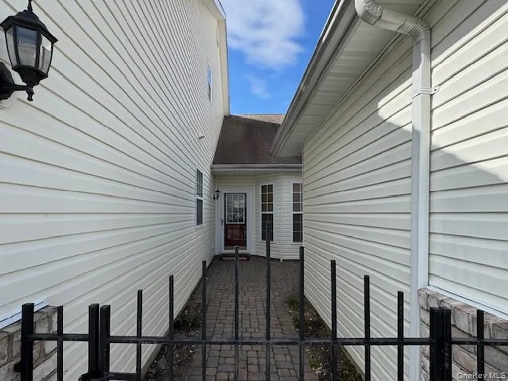 15 Constantine Way Mount Sinai NY 11766