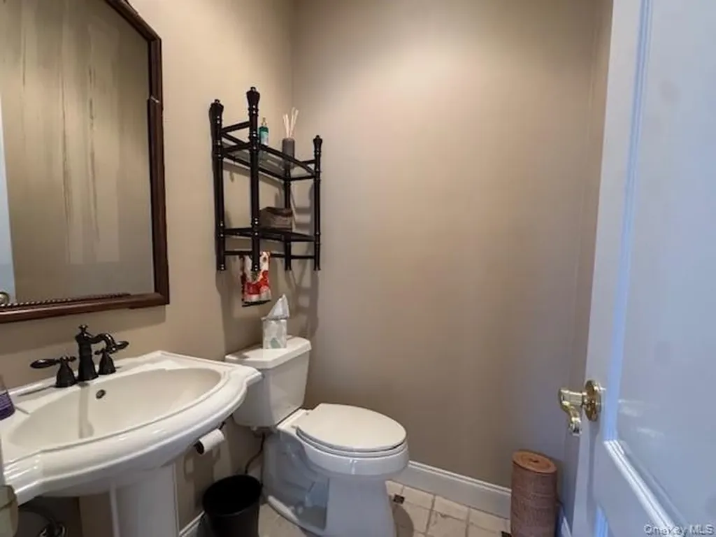 15 Constantine Way Mount Sinai NY 11766