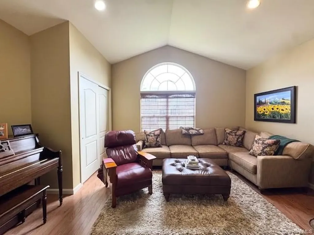 15 Constantine Way Mount Sinai NY 11766