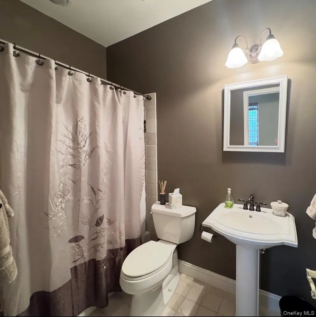 15 Constantine Way Mount Sinai NY 11766