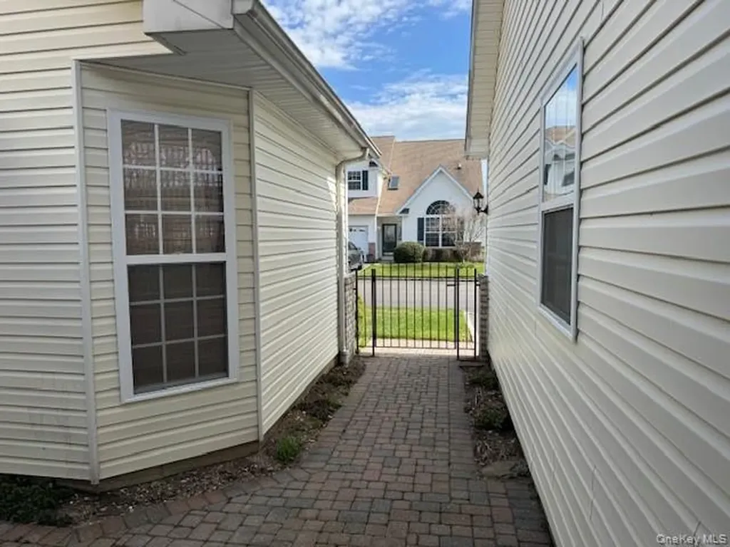 15 Constantine Way Mount Sinai NY 11766