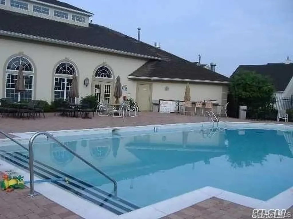 15 Constantine Way Mount Sinai NY 11766