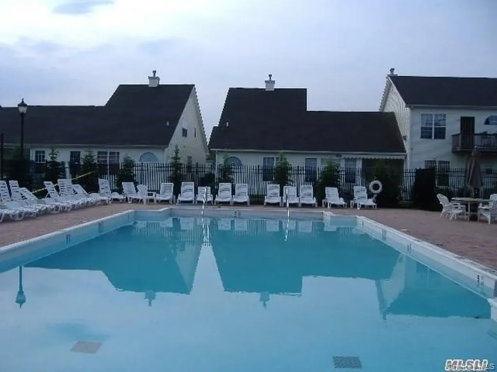 15 Constantine Way Mount Sinai NY 11766
