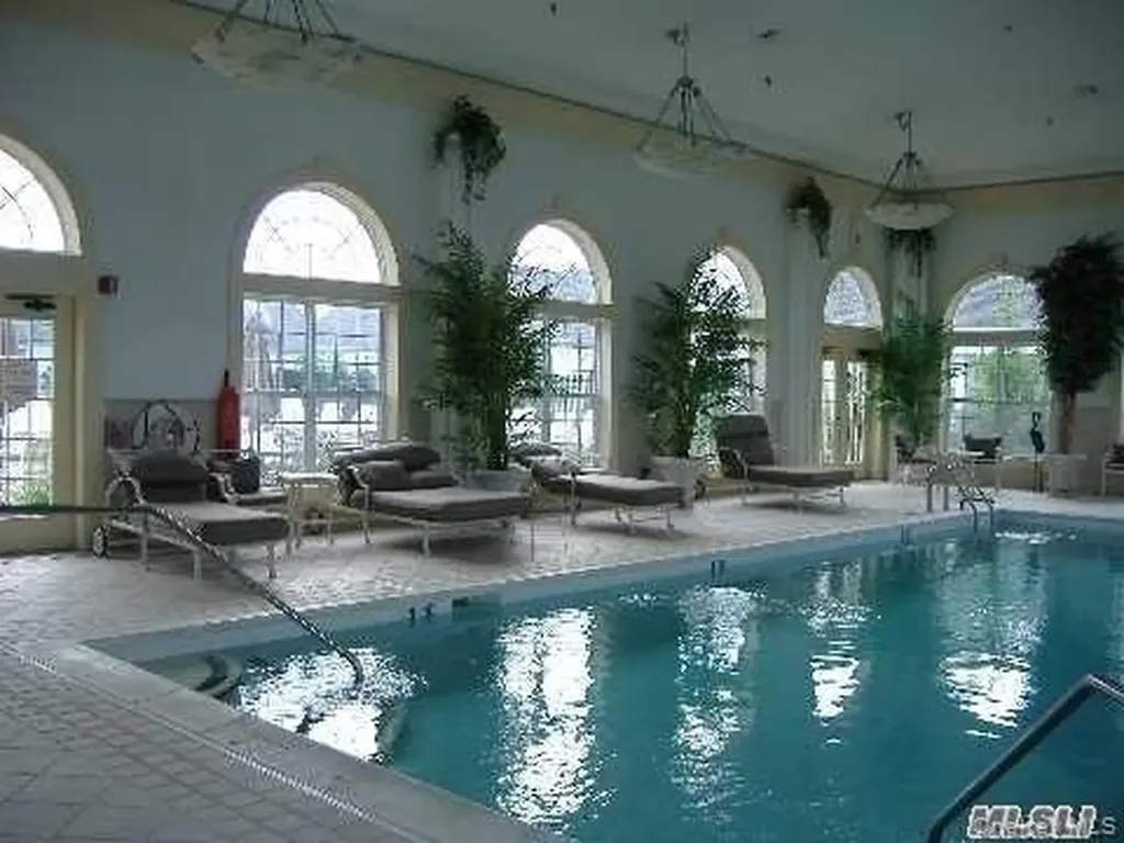 15 Constantine Way Mount Sinai NY 11766