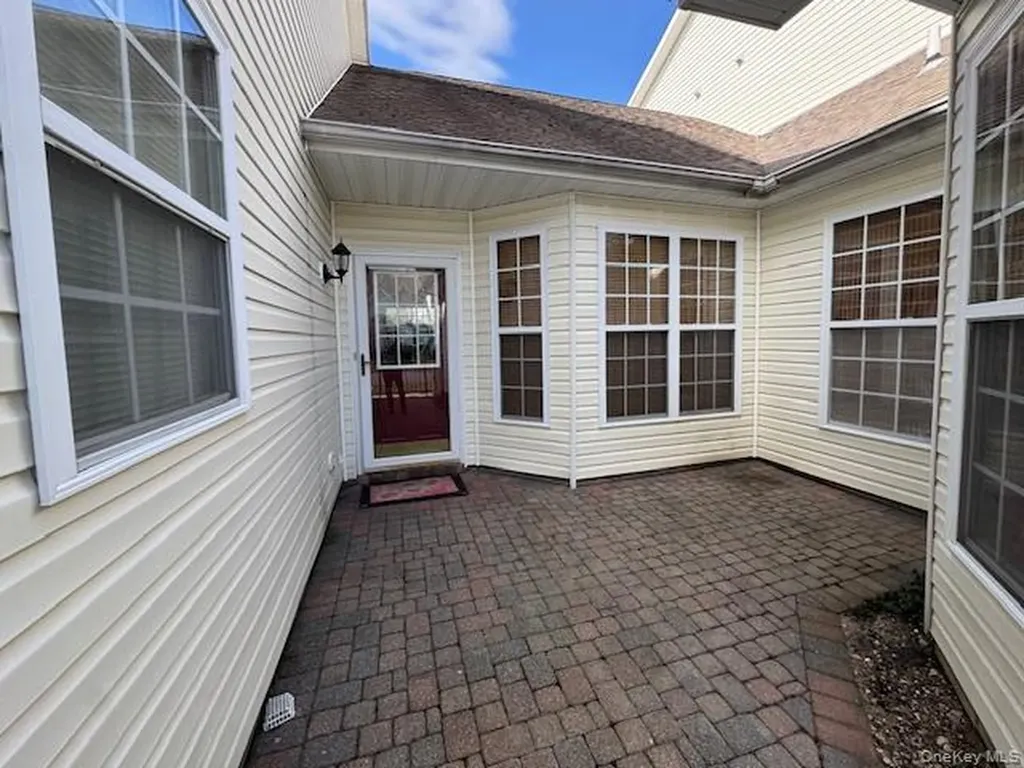 15 Constantine Way Mount Sinai NY 11766