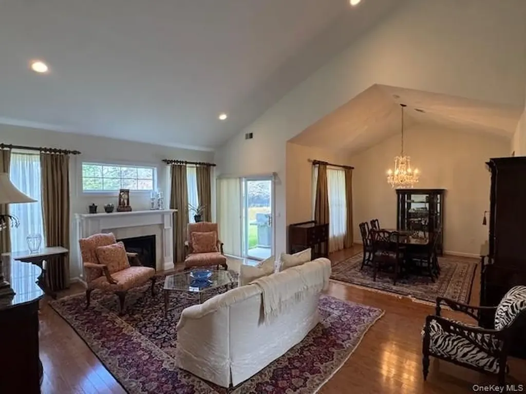 15 Constantine Way Mount Sinai NY 11766
