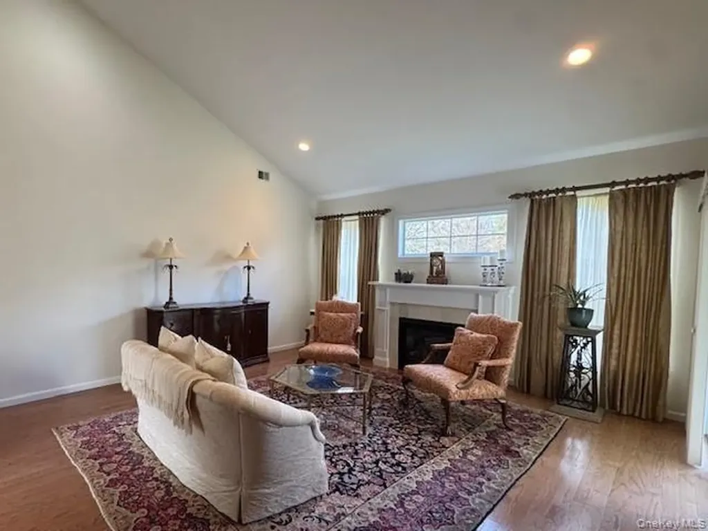 15 Constantine Way Mount Sinai NY 11766