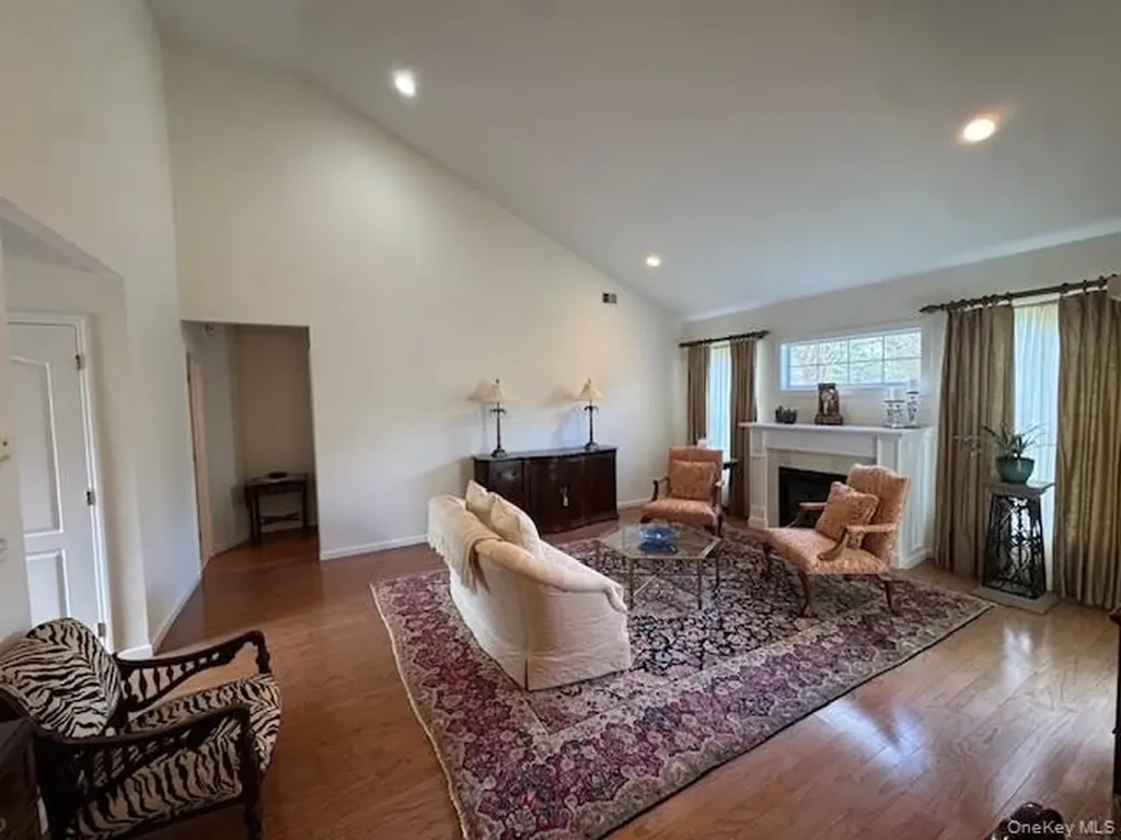 15 Constantine Way Mount Sinai NY 11766