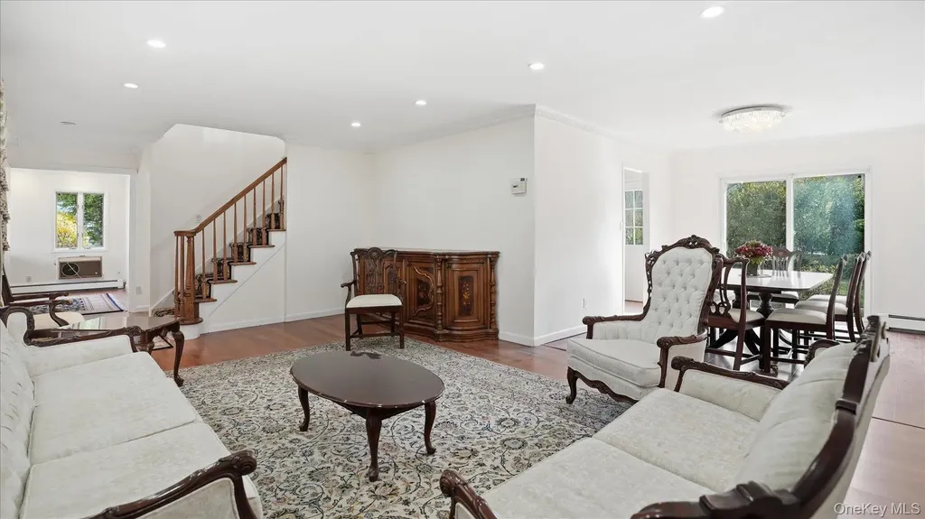 23 Hartley Road Great Neck NY 11023