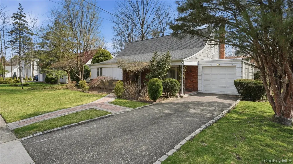 23 Hartley Road Great Neck NY 11023