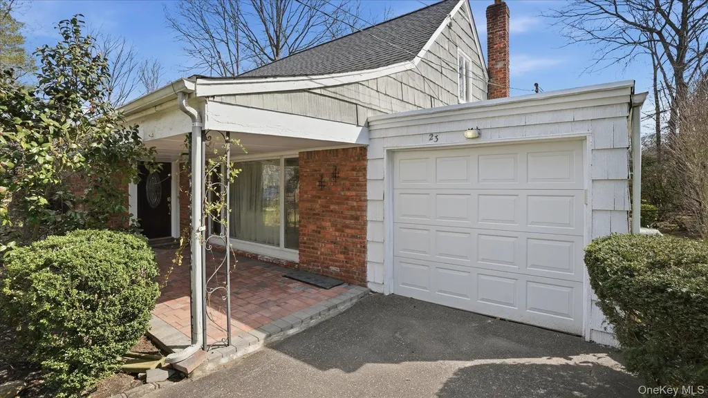 23 Hartley Road Great Neck NY 11023