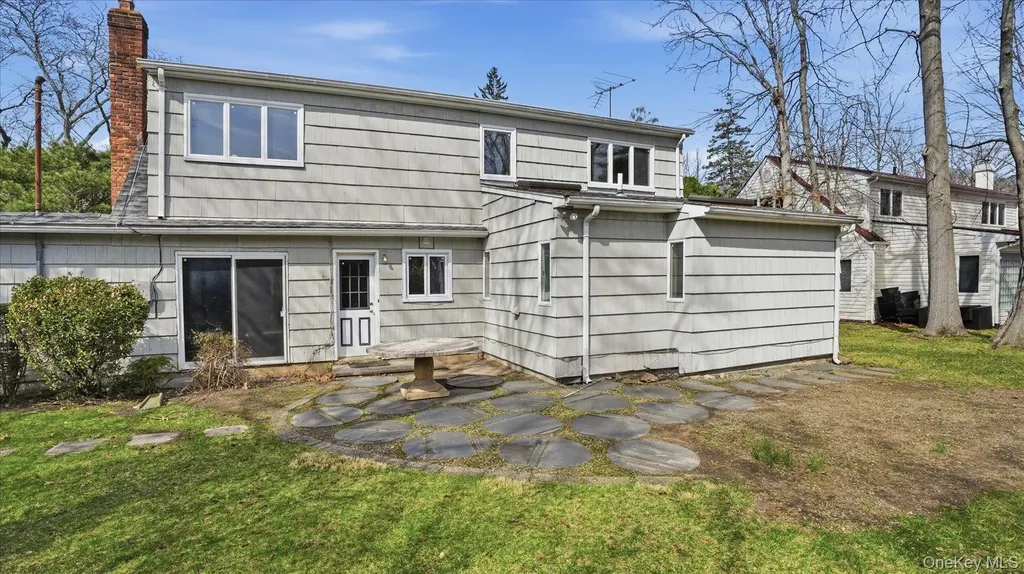 23 Hartley Road Great Neck NY 11023