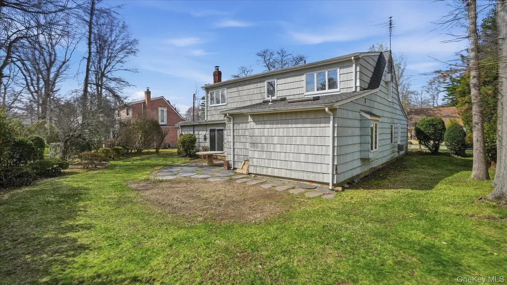 23 Hartley Road Great Neck NY 11023