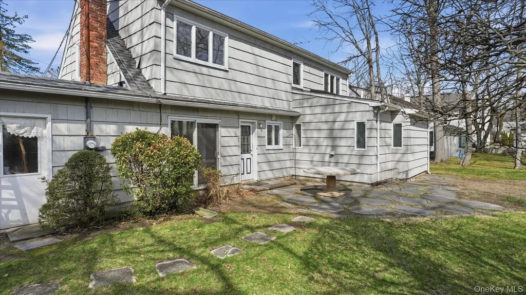 23 Hartley Road Great Neck NY 11023