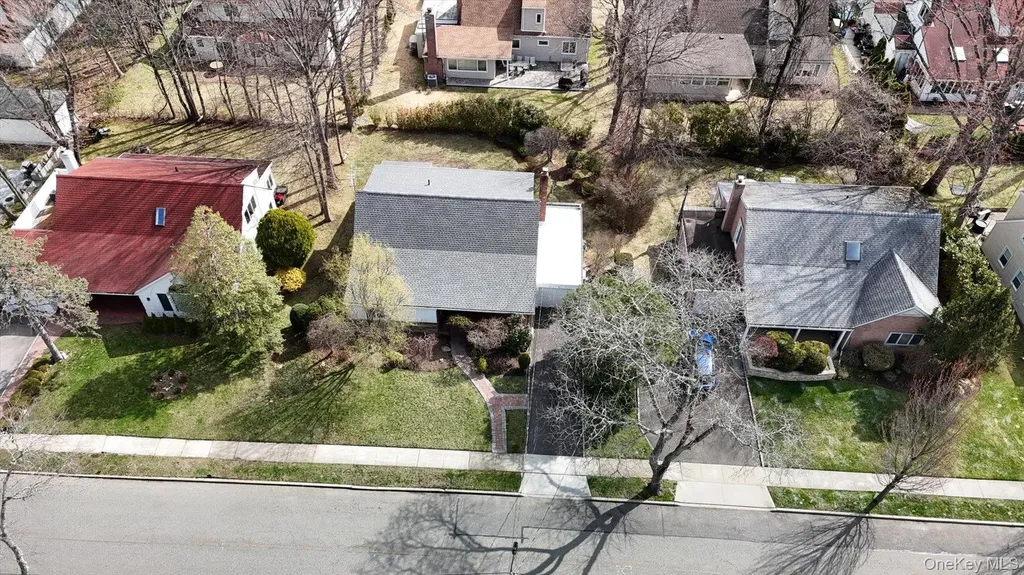 23 Hartley Road Great Neck NY 11023